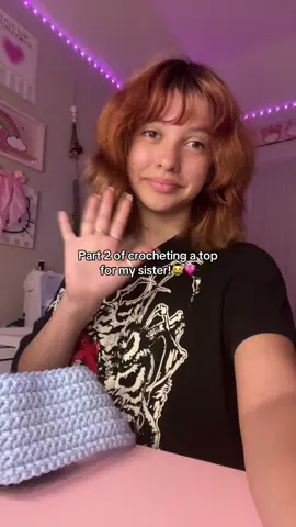 Part 2, of crocheting this top😋 I might make a part 3 tommorow so stay tuned to see how it turns out! #fyp #fypp #fypシ #fypage #foryoupage #Crochet #crochetok #yarn #wristpain #crochetop #crochettop 