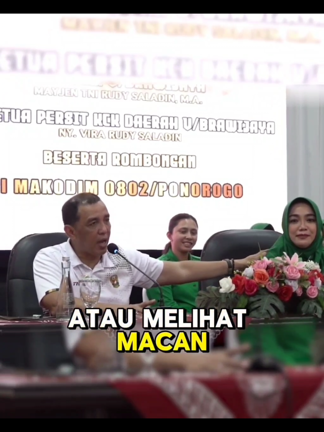 Pangdam V Brawijaya jokes.. #makodim0802ponorogo #kodimponorogo #mayjentnirudysaladin #nyvirasaladin #tniindonesia🇮🇩 #tniad #tniprofesional #tentaranasionalindonesia #kodamvbrawijayasby #kodamvbrawijaya #kodambrawijayasurabaya #kodamvbrawijaya #pangdamjokes #pangdam 