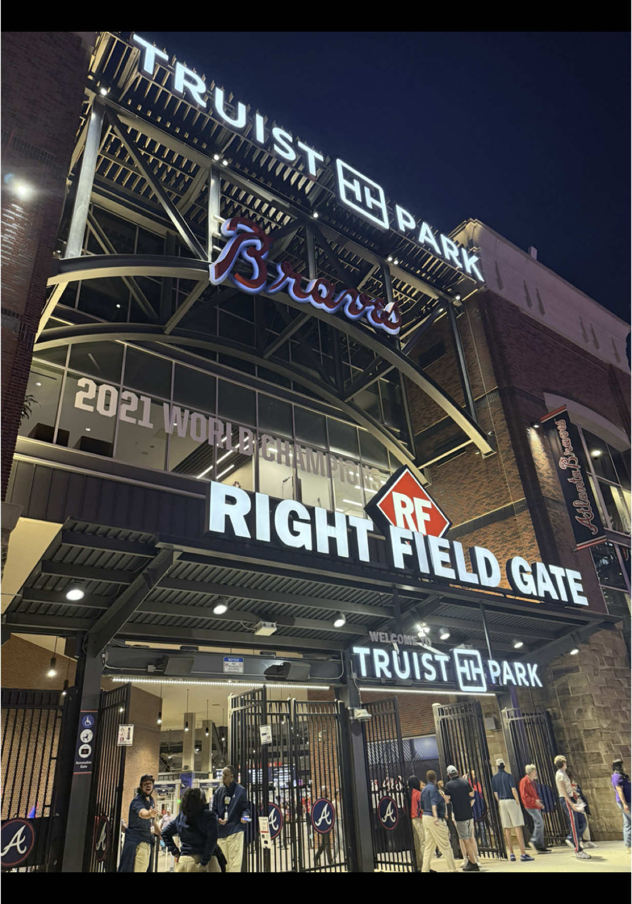 Atlanta Braves V Boston Red Sox ⚾️ @Atlanta Braves @Boston Red Sox #braves #98braves #redsox #baseball #ballgame #baseballlife #truistpark #MLB #redsoxbaseball #atlantabraves #atlantageorgia #morganwallen #fyp 