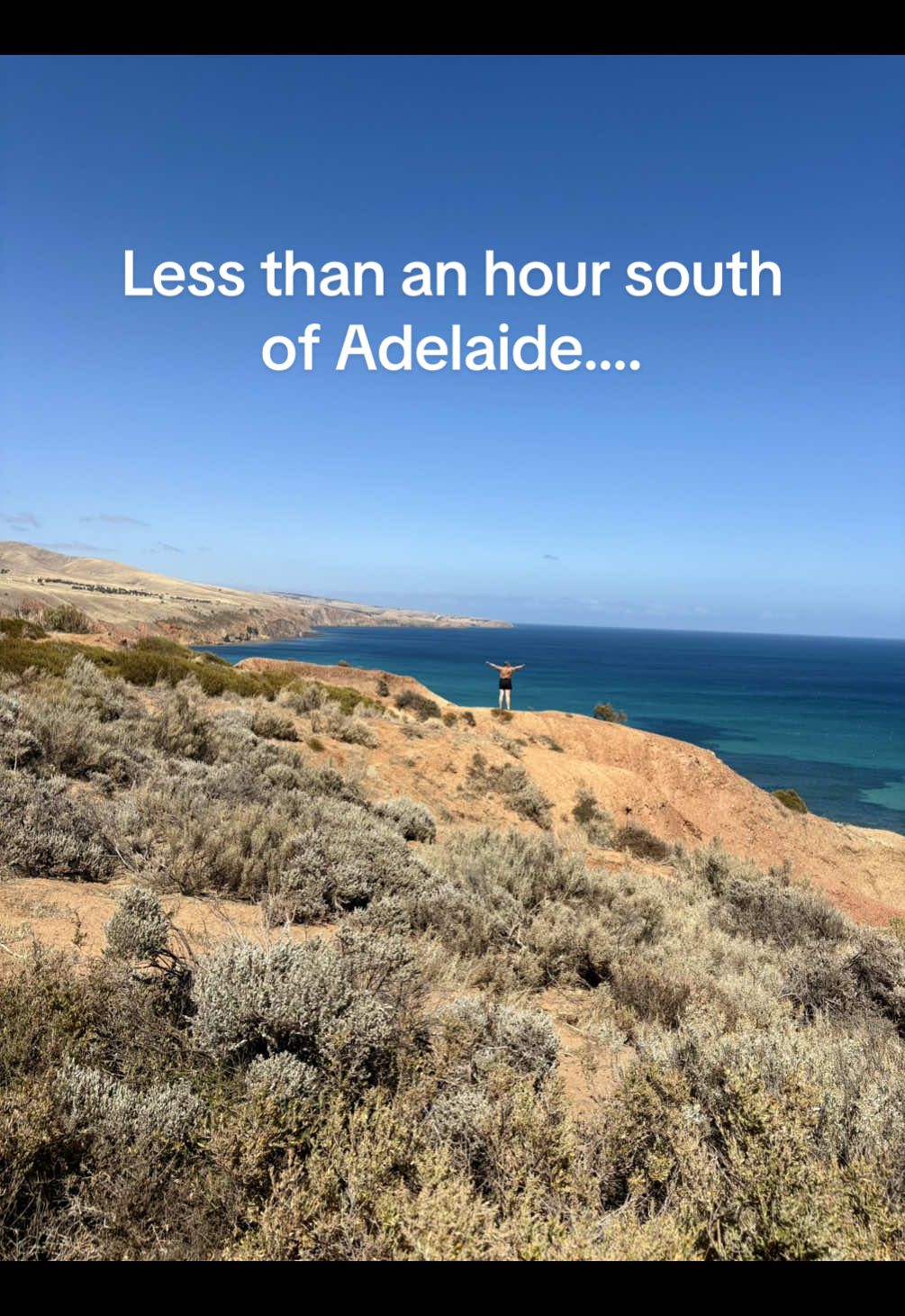 I could not believe this place was less than an hour south of Adelaide!  It felt pretty remote, having just driven through the secluded, rolling hills of the Flerieu Peninsula, before popping out at this absolutely jaw dropping view! Sadly it was blowing a gale so no drone shots 😭 #sellicksbeach #fleurieupeninsula #adelaide #southaustralia #australia #travel #beach #caravan #views 