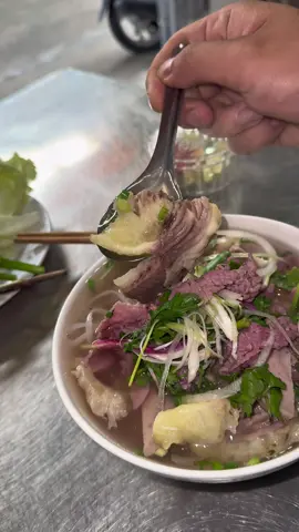 Chào buổi sáng thứ bảy Đà Lạt với tô phở bò Thanh Xuân. #titbeo #trangathanh #LearnOnTikTok #ancungtiktok #fyp #reviewanngon #longervideos 