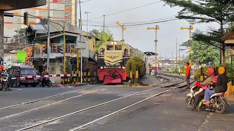 Ib: abang @syaqzvy  #fypシ゚ #keretaapiindonesia #berandatiktok 