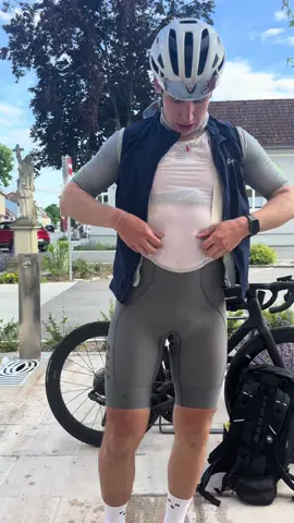 Outfit Check #rennrad #outfit @SIROKO SHOP @MAAP @Pas Normal Studios® @ROSE Bikes @D.Franklin @Oakley 