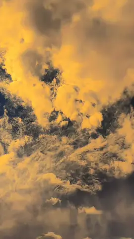 ليس اله‍جر يولمني و لكن جمال الذكريات يهز قلبي Bukan perpisahan yang menyakitiku Tapi indahnya kenangan yang mengguncangkan hatiku#fypdonggggggg #arabicsong #quotesarabic #quotesislami #viraltiktok #sayrarab #syaircinta #langetestetic #foryou #awan #vibes 