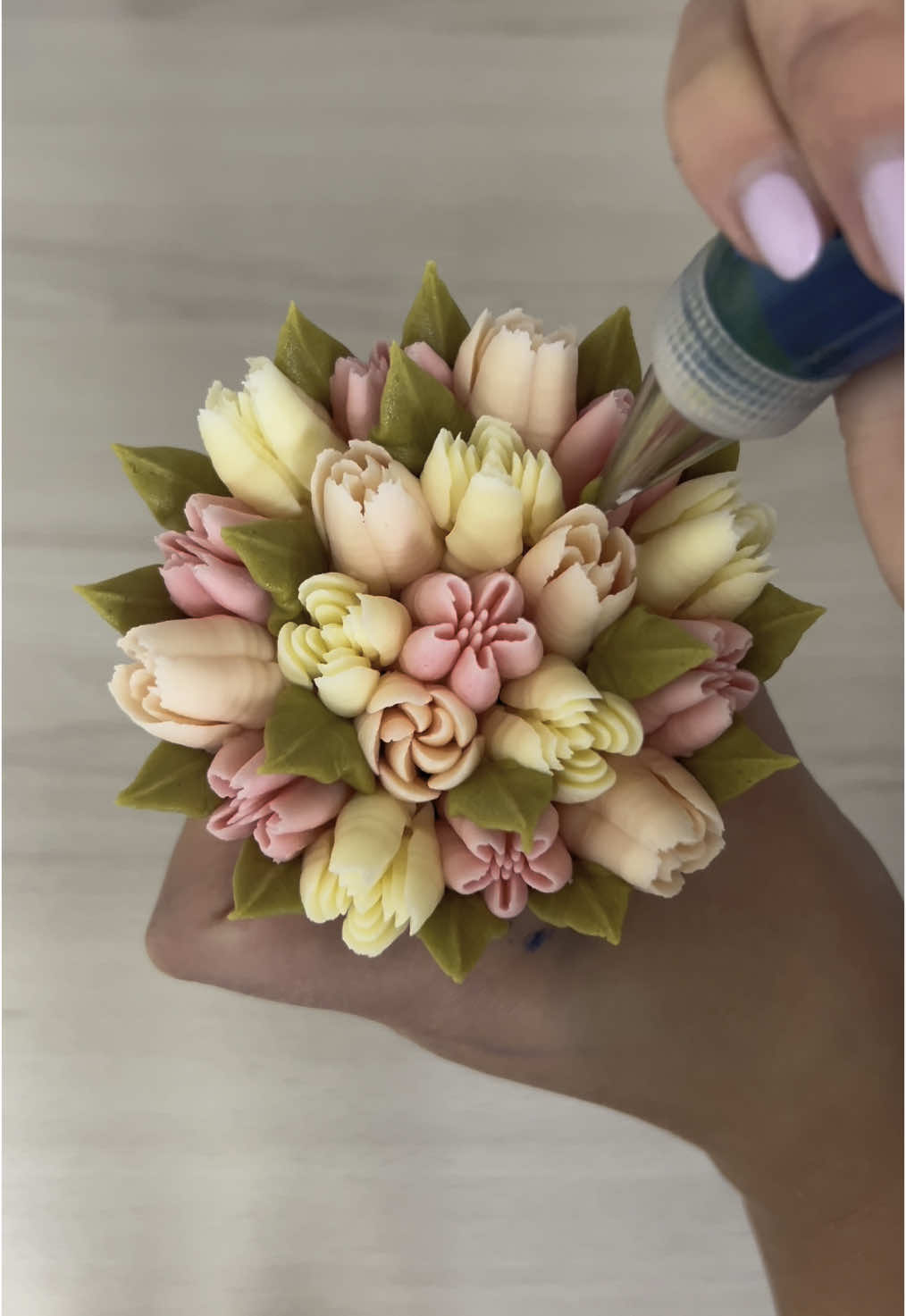 Could this video get anymore therapeutic? Piping flowers & relaxing music, It’s like the perfect relaxation combo 😍 . . . . Colours; @rainbowdustcolours Pink for both shades of pink . . . #cupcakes #cupcakeday #cupcakedaily #cupcakeaesthetic #foodart #homemade #bakingtutorial #dessertdecor #cupcakedecoration #buttercreamflowers #cupcakedecoratingvideo #pipingflowers #pipingbuttercream #cakemakersoftiktok #caketok #cakemakersuk 