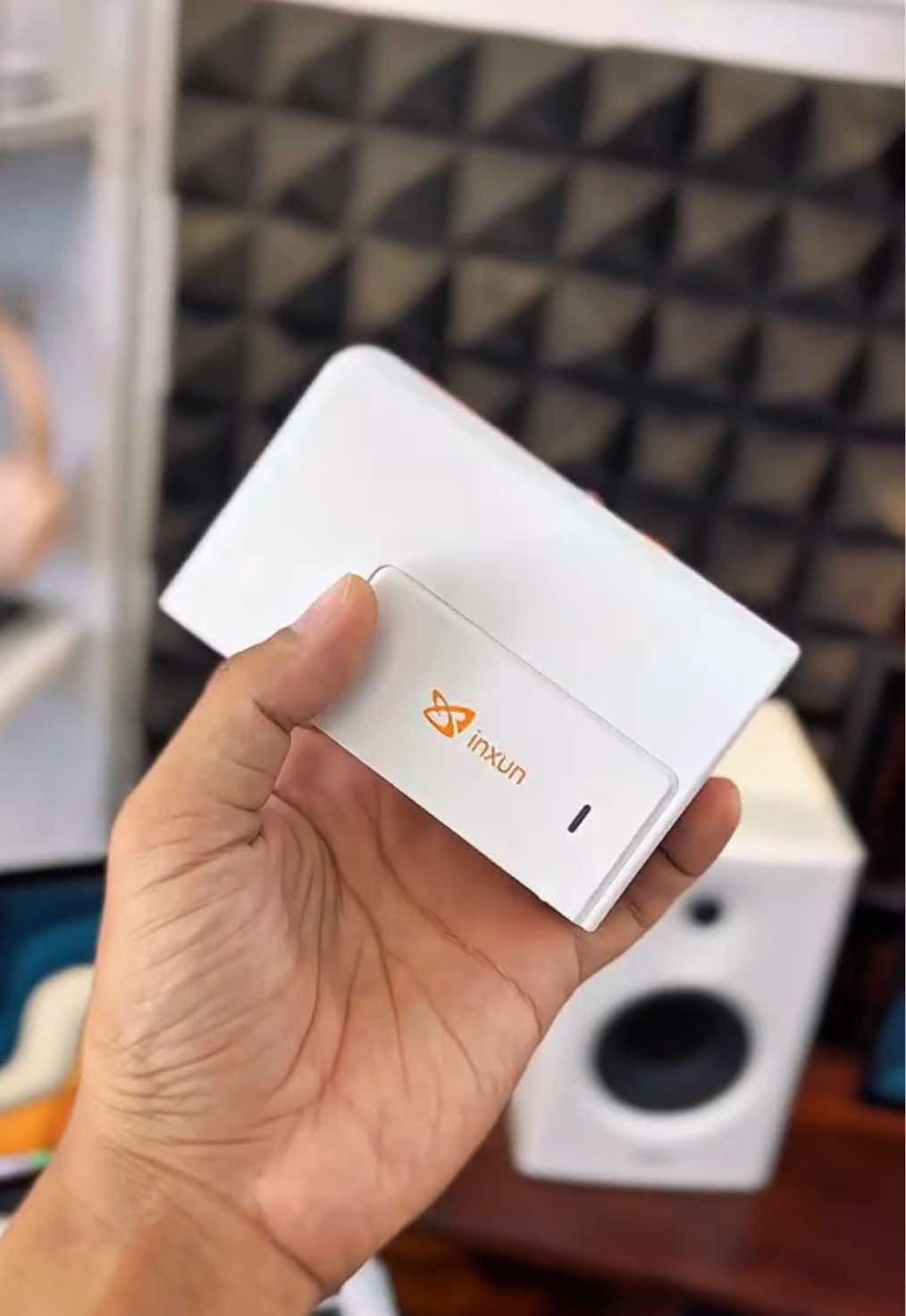 MiFi alias Mobile WiFi alias Mini WiFi alias WiFi Pocket rekomendasi buat kamu. Ada E-Sim di dalamnya. Dan bisa tambah kartu lain All Operator All Provider. Klik keranjang kuning #wifi #modem #powerbank #mifi #internet #internetan #xinxun #g6 #solusi #indonesia #shop #etechid #ejateknow #wifipowerbank #esim #fyf #fyp #trending #viral #rekomendasi 