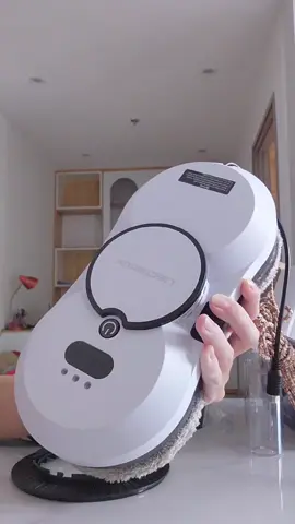 Robot lau kính thông minh. Robot lau kính tự động siêu sạch, robot lau sạch bụi bẩn, khả năng di chuyển linh hoạt với độ cao mà lao động thủ công khó khăn di chuyển đến. Robot với các chế độ điều khiển thông minh và tự động. Giải pháp lau dọn nhà cửa thông minh tiện lợi và tiết kiệm thời gian.  #tiktok #fyp #robotlaukinh #robotlaunha #giadungtienich #giadungtienich #dondepnhacua #laukinh #