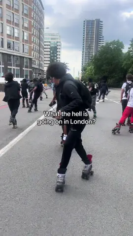 Only in London  #londonskaters #londonskatescene #chopandshuffle #blackpeopleskatinginlondonseries 