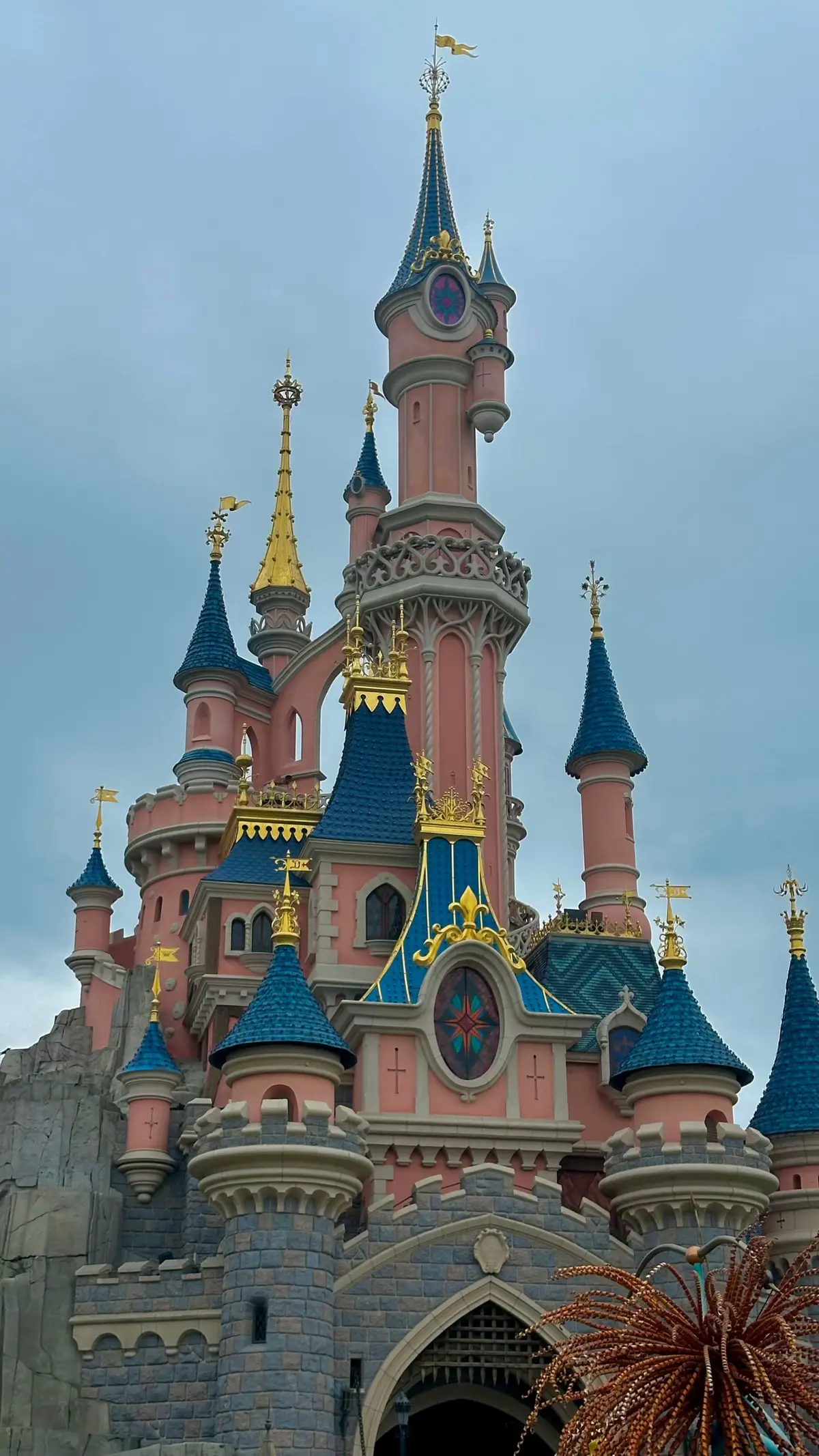 #disney #disneyland #paris #dlp #waltdisney #mickeymouse #raiponce #stich #fyp #pourtoii #caracter #rapunzel #flynn #toys 