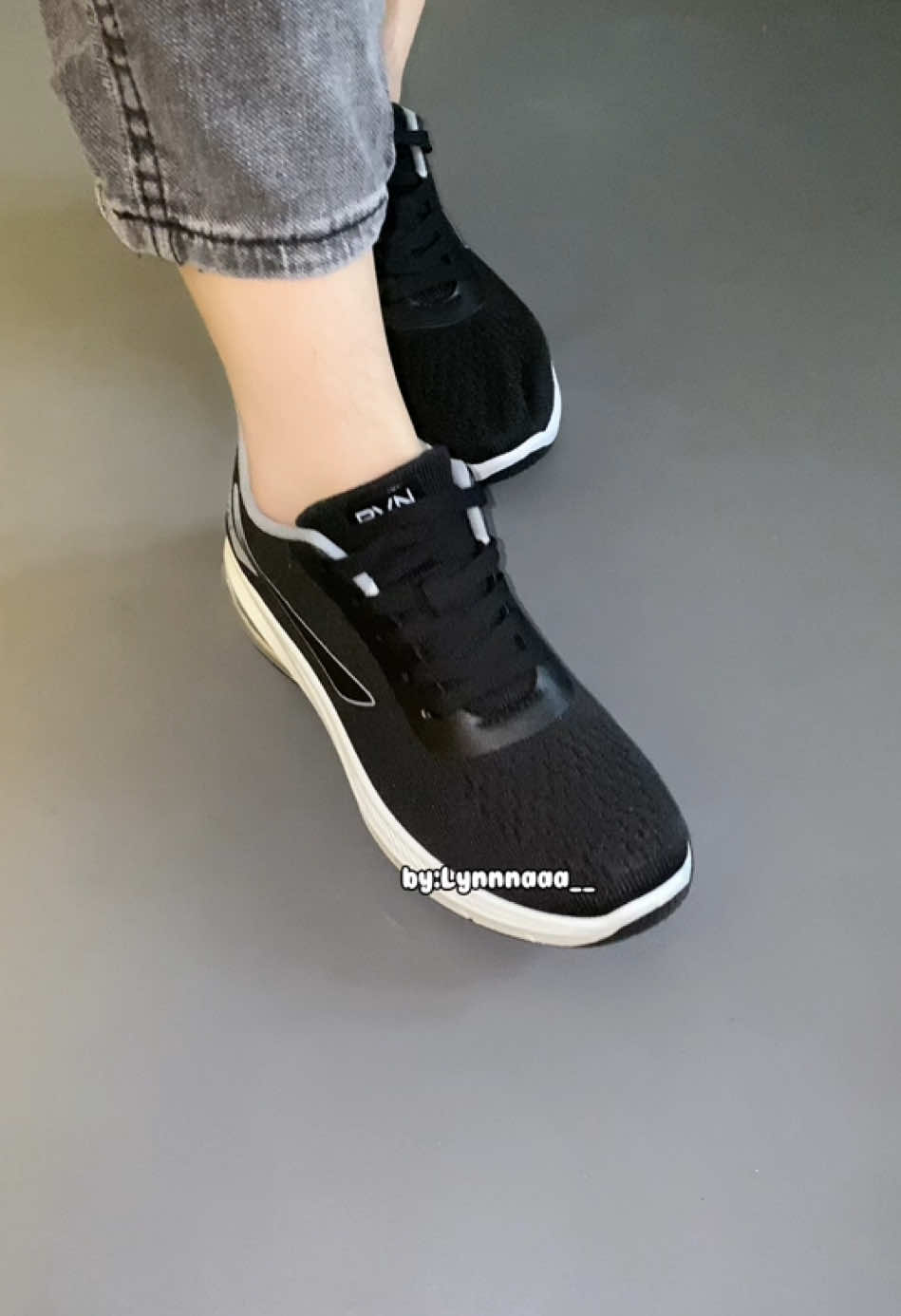 Rekomendasi Sepatu Olahraga  ✨ Nyaman dipakai, Ringan Empuk Anti Licin 🖤 #sepatu #sepatuolahraga #sneakers #sepatuwanita #viralvideotiktok #fyppppppppppppppppppppppp 