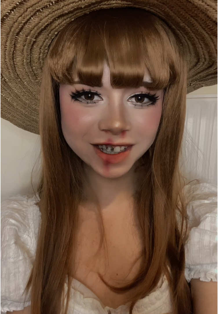 The lip syncing looks so weird I was trying not to swallow my eyeliner #goodnightpunpun #aikotanaka #aikocosplay #aikotanakacosplay #cosplayer #cosplay #fyppp 