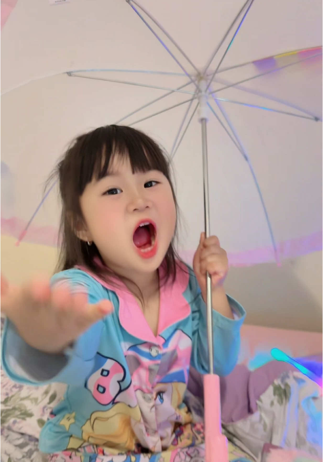 Sing sorry challenge with me #toddlersoftiktok #loveyou #trending #cutebaby #sorrynotsorry #unicorn #prettygirl 