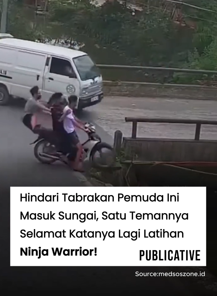 Upaya mengindari tabrakan membuat dua pemuda pengedara motor tercebur ke sungai. #humortiktok #ngakakkocak 