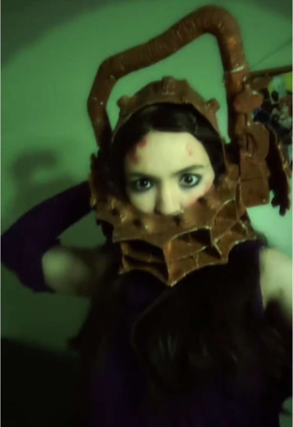 I love my reverse bear trap sm ||#cosplay #saw #horror #horrorcosplay #amandayoung #sawcosplay #fyp 