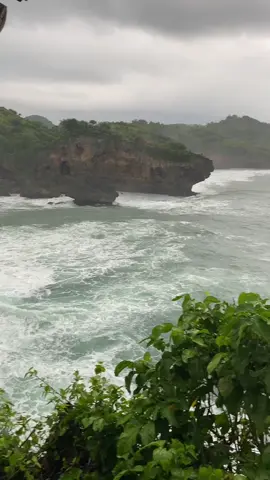 gelombang besar pantai selatan, sik do arep ngunang ati2 lur. . #spotmbiting #spotmancingmbiting #pantaingrenehan #castingpantaingrenehan #mancingpantaingrenehan  #mboyo #spotmancingmboyo #mboyorockfishing  #pantaibaron  #parangracuk #barontechnopark #jogjarockfishing #pantaibaron #spotmancingparangracuk #mancingparangracuk  #mancingmuara #mancingmuaratrisik #castingmuara #mancingsungai #mancingkali  #mancingluwen #mancingpantailuwen #castingpantailuwen  #angler   #anglerfish #fishingrod#pantaijogja #pantai #spotmancing #strike #castingjogja #saltwatercasting #castingmuara #castingpantai #pantaijogja #jogjarockfishing#castingpantaijogja #jigging #jiggingfishing #jiggingindonesia #slowjigging #pasiranerjogja#spotmancingjogja #mancingpantaibaron#pasiranerbantul #pasiranerkulonprogo #mancingpasiran #slowjiggingindonesia #castingjogja #saltwatercasting #castingmuara #castingpantai #pantaijogja #mangrovejack #castinggianttravelly #mancingjogja #casting #castingfishing🎣 #angler #anglerfish #fishingrod #pantaibaron #pantaijogja #pantai #spotmancing #strike #anglerjogja #Rockfishing #exploreindonesia #adventure #landbasedfishing #fishing #surffishing #rockfishingindonesia #mancing#castingmangrovejack #strike #strikeikanbesar #castinghampala #ikanairpayau #mancinggunungkidul #mancingtengiri #mancinggianttravelly #mancingkakap #mancinggt #mancingkerapu #mancingpasiranjogja #mancingpasirangunungkidul #mancingmuarakertojayan #kertojayan #muarakertojayan #mancingkertojayan