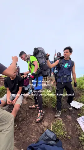 like a brother, though a stranger   👏🏻 📍Gunung Halau-Halau 📍Gunung Kahung #gununghalauhalau1901mdpl  #gunungkahung1456mdpl #gunungindonesia #pendakigunung #pendakipemula 