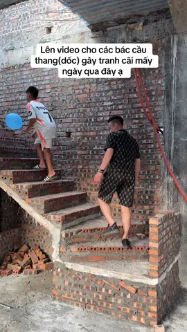 Lên video thực tế cầu thang( dốc) nhà e vừa xây bậc xong cho các bác cần  Mn để lại bình luận cho e nhé 