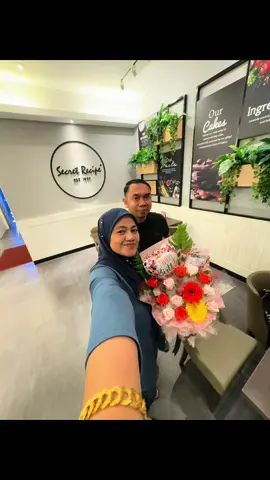 Terima kasih suamiku.. Happy Birthday to you  Norhadizah Mohd Lakat