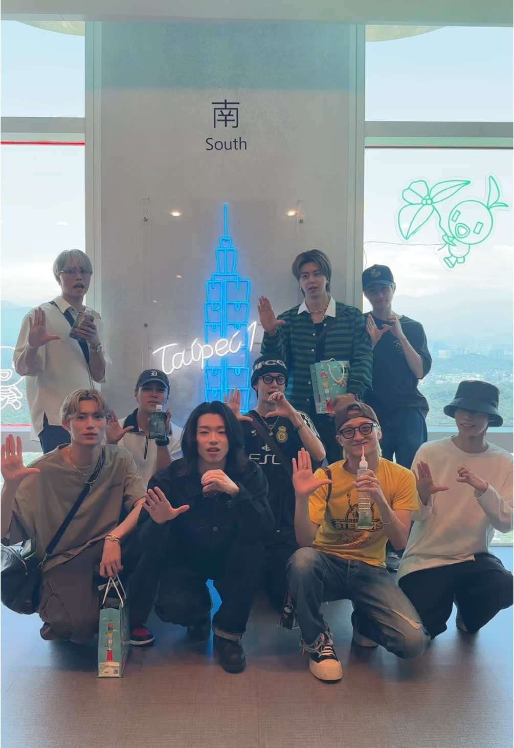 台北101展望台に行ってきたよー！ #台北 #Taipei #BUDDiiS #バディ #BUDDiiS気になるのに #LÖVEME  @ツッコミ強化合宿 @ケビン @SEIYA💙 @ゆーま @ヨギー西田【本人】 @スポイト😋29 @もーりー【アホと弟】 @