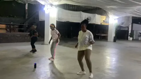 ##worshipdanceandmusic #angola🇦🇴portugal🇵🇹brasil🇧🇷 #mozambique🇲🇿 #aeronautica #aerobics #tiktok #dancer #aulaonline #braziltiktok 