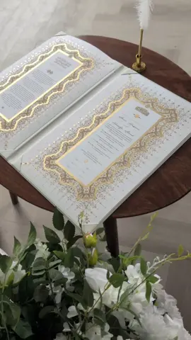 Folder style nikah contract from @RaeesaStudio ✨🖋️📖 Gold details are hand painted!  #nikah #nikahcertificate #nikahcontract #nikkahnama #nikahnama #nikahceremony 