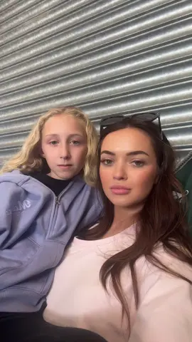 Holding on for dear life to keep a straight face 😐🤣🤣🤣