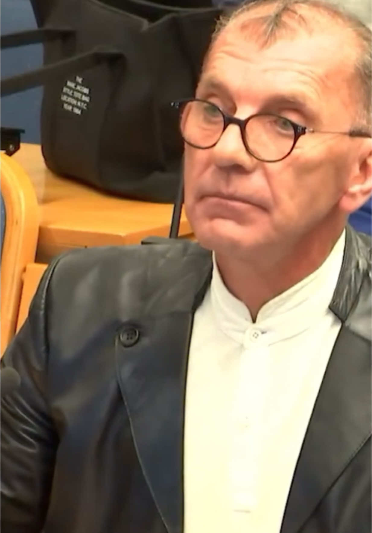 HÄÄLETUSPETTUS⁉️Sotsiaaldemokraat Jaak Juske jäi vahele hääletamas teise linnavolikogu liikme eest🗳️🤔 Kus on vastutus ja eetika❓ #tallinn #linnavolikogu #eesti #🇪🇪 #keskerakond #MärtSults #fy #fyp #eestitiktok #poliitika #demokraatia #vastutus #eetika #mistoimub? #hääletus #nupuvajutus 