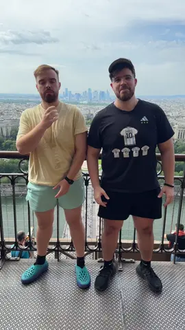 Bailecito en la torre Eiffel con @Ibai