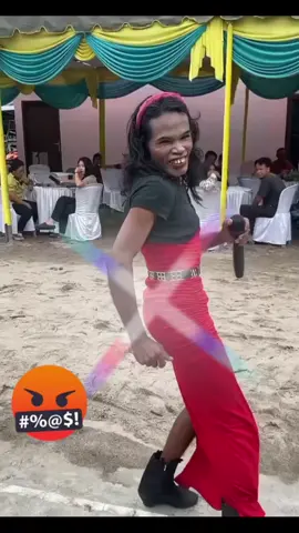 لما تكون مفكر حالك فنان وتطلع ...🤔🤔🤣يلا نرقص سوى #رقص #اغنية #كوميدي #تيك_توك #fyp #dance #comedia #fun 