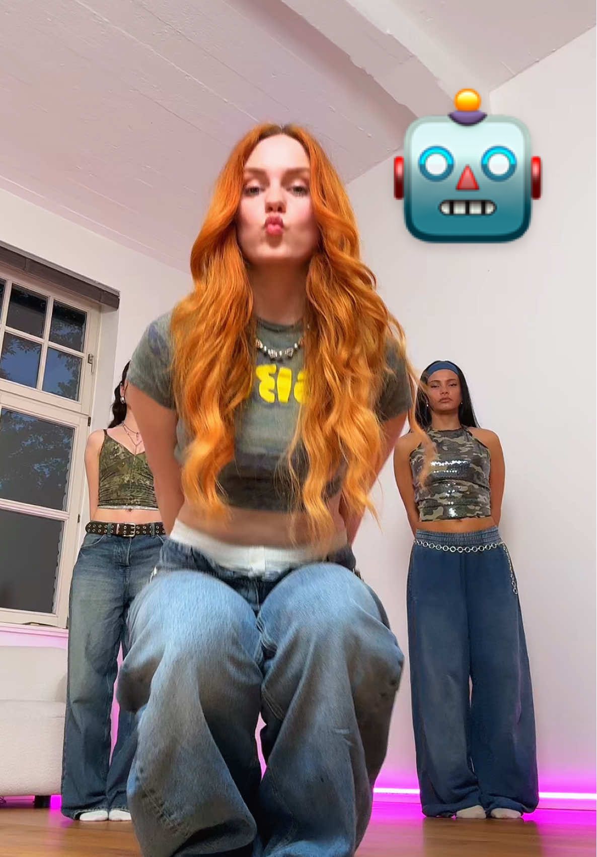 when you force ur friends to do a video. #dance #trend @chrissipatakas @Ivana Santacruz #challenge #afrodance 