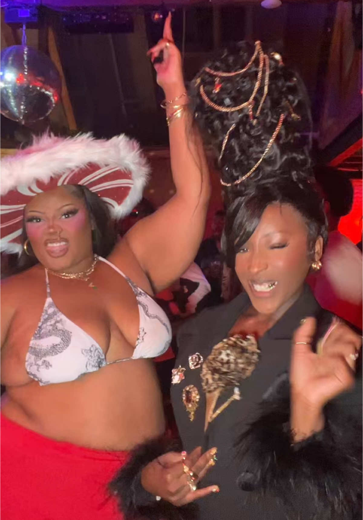 Dirty 30!!! Happy birthday @IG: djhunnybee !! Headpiece made and installed by me ❤️✨🙂‍↕️ . . . #birthdaygrwm #headpiecesbridal #birthdayglam #birthdaymakeupinspo #birthdayhairinspo #iamkaylabeauty 