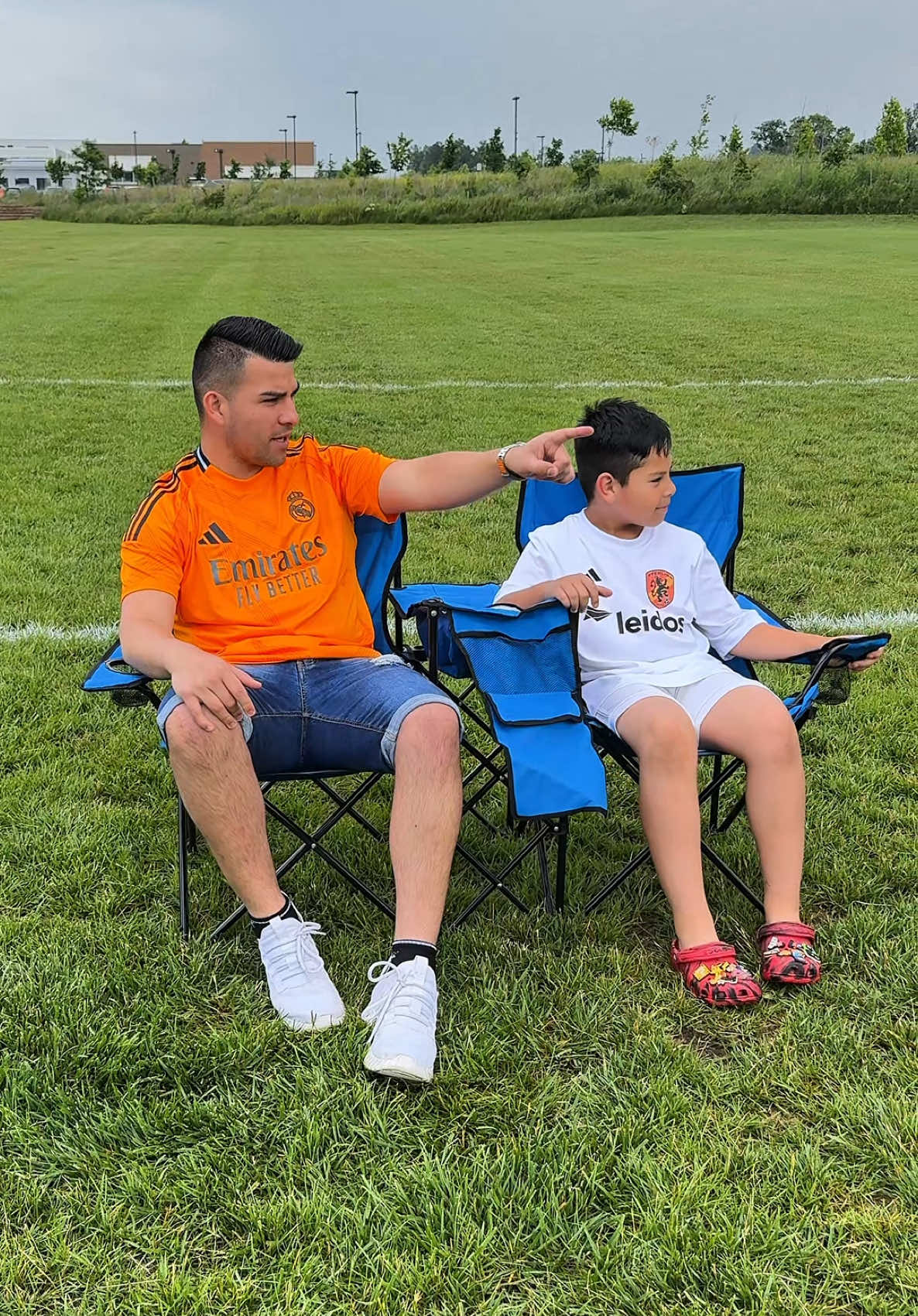 Estas son las mejores sillas para este verano que incluye nevera,paraguas y es para 2 personas ##foldingchair##sillas##tiktokshop##tiktokshopfinds##tiktokshopaffiliate