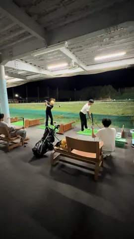 ゴルフしてたら奇跡起きたwww #ゴルフ #初心者#打ちっぱなし #ゴルフスイング #ゴルフ男子 #おすすめ #ポッケ#バズりたい 