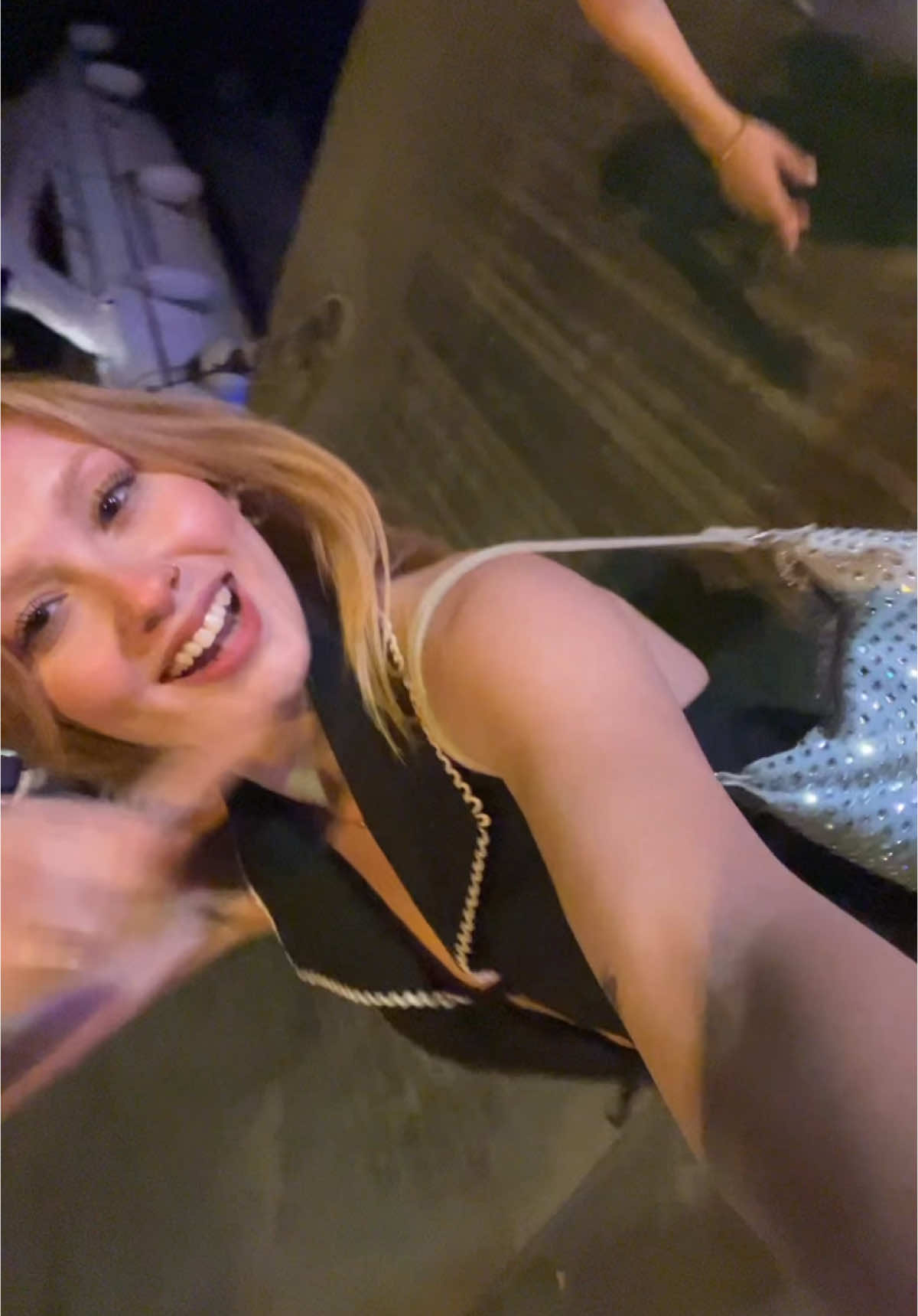 Rock ya bodyyy @Samira #kesfet #dans #dance #bffgoals #bff❤️ #rockyabody #rockthatbody #night #bffsforever #dancing 