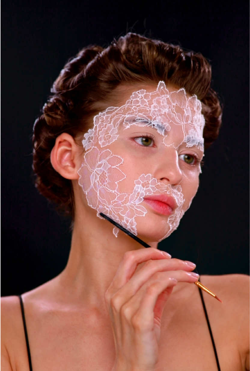 Lace makeup tur 🤍 ib: @Charlotte Roberts  #lacemakeup #makeup #makeuptransformation #creativemakeup #makeuptransition #lacemakeuptutorial 