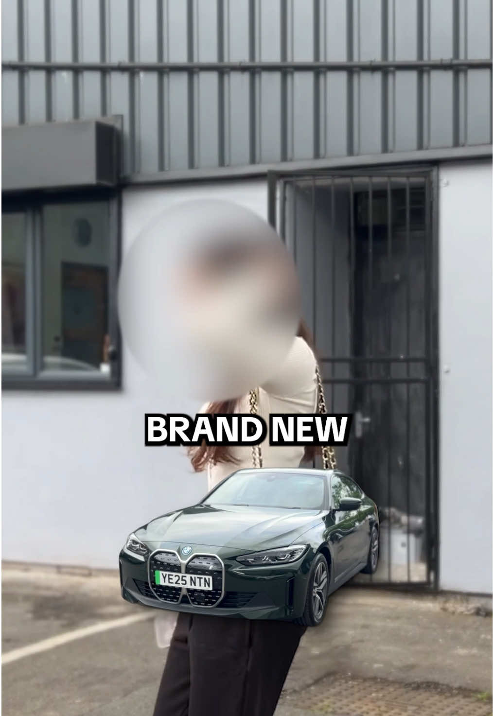 Why’s she selling a brand new 2025 i4 with 1k miles on it? Live #negotiation #bmw #ev #dubai 