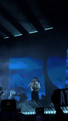 AKHIRNYA LAGU INI DI BAWAIN LG!!!🦇 #m&m#feast#peradaban#fyp#baskaraputra#konserfeast#membangundanmenghancurkan  @.Feast @Hindia @adnandenan @Diki⛓️ @ffikriawan 