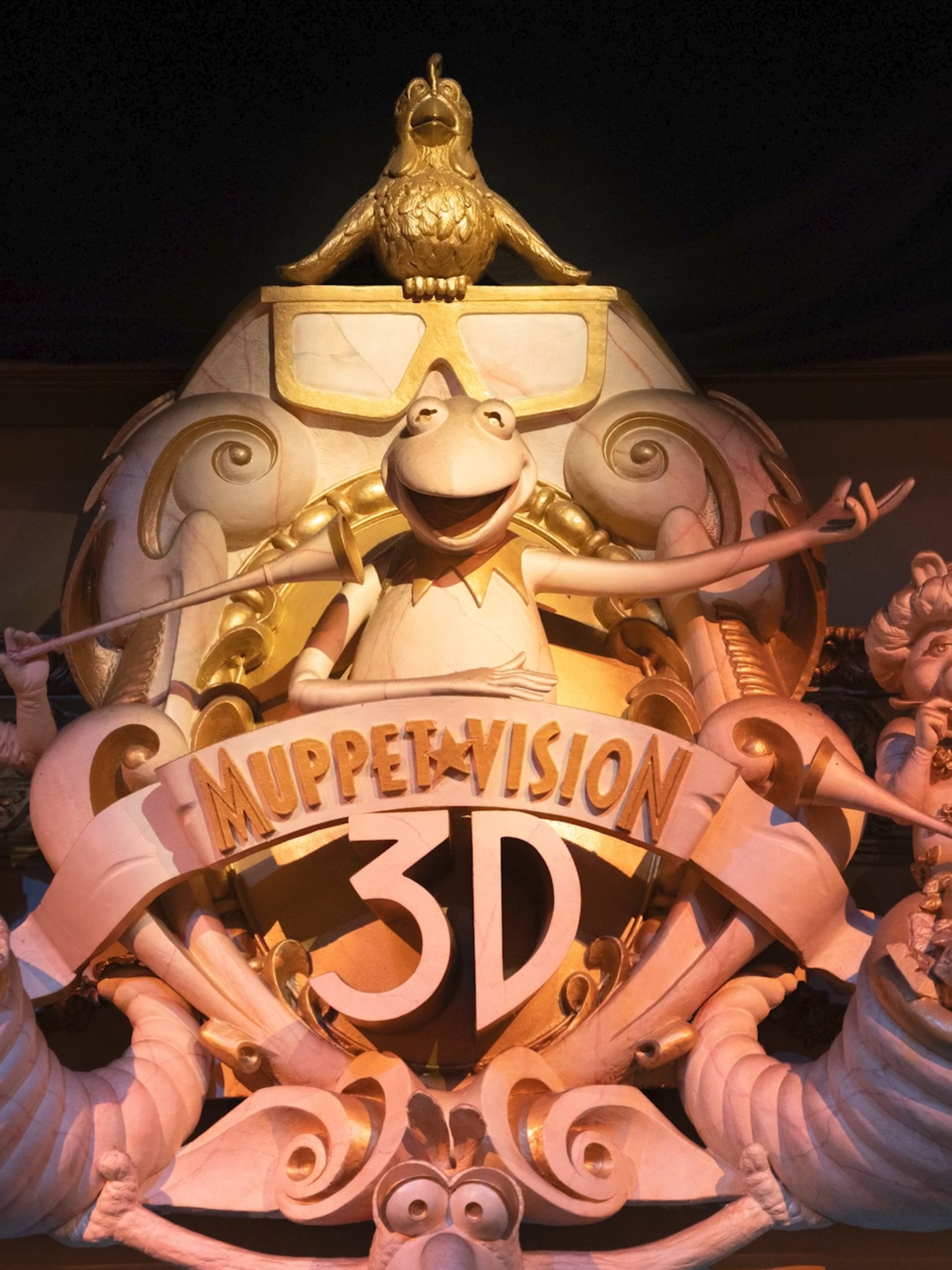 The Secret MuppetVision 3D Easter Egg (that took 34 years to find) #muppetvision3d #disneyworld #disneyparks #muppets #kermitthefrog #fozziebear #hollywoodstudios #jimhenson #jimhensoncompany #beanbunny #statlerandwaldorf #themuppets #misspiggy #quintonreviews #sweetums