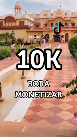 ✨️ ESTOU DE VOLTA! ✨️ Sumi, mas voltei com tudo pra trazer o mundo até você! 🌎📱 🌟 Meus mais fiéis seguidores e a comunidade mais engajada desse tiktok: vamos girar o mundo juntos! 💫 Na Índia, as vacas são sagradas e andam livremente nas ruas! 🐄 E o chá? Lá, o famoso chai é praticamente uma religião! ☕🇮🇳 A cultura, as cores, os cheiros… tudo é intenso e mágico! 🕌🌸 📌 Curte, comenta e compartilha pra mais curiosidades! E comenta aí: qual país você quer ver por aqui? 👇🌐 #monetizar #10k #monetizacao #india #viajarsemgastar #tiktoktravel #viral  📲🔥