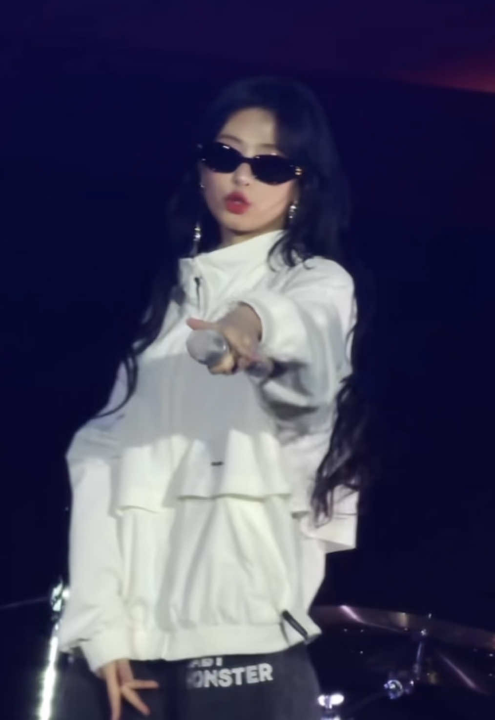 ahyeon got that natural swag that makes her dancing so unique and fun to watch😎🔥 #ahyeon #아현 #jungahyeon #ahyeonbabymonster #yaxian  #babymonster #hiphop #swag #1st_WORLD_TOUR #Fancam #HELLOMONSTERSinVietnam