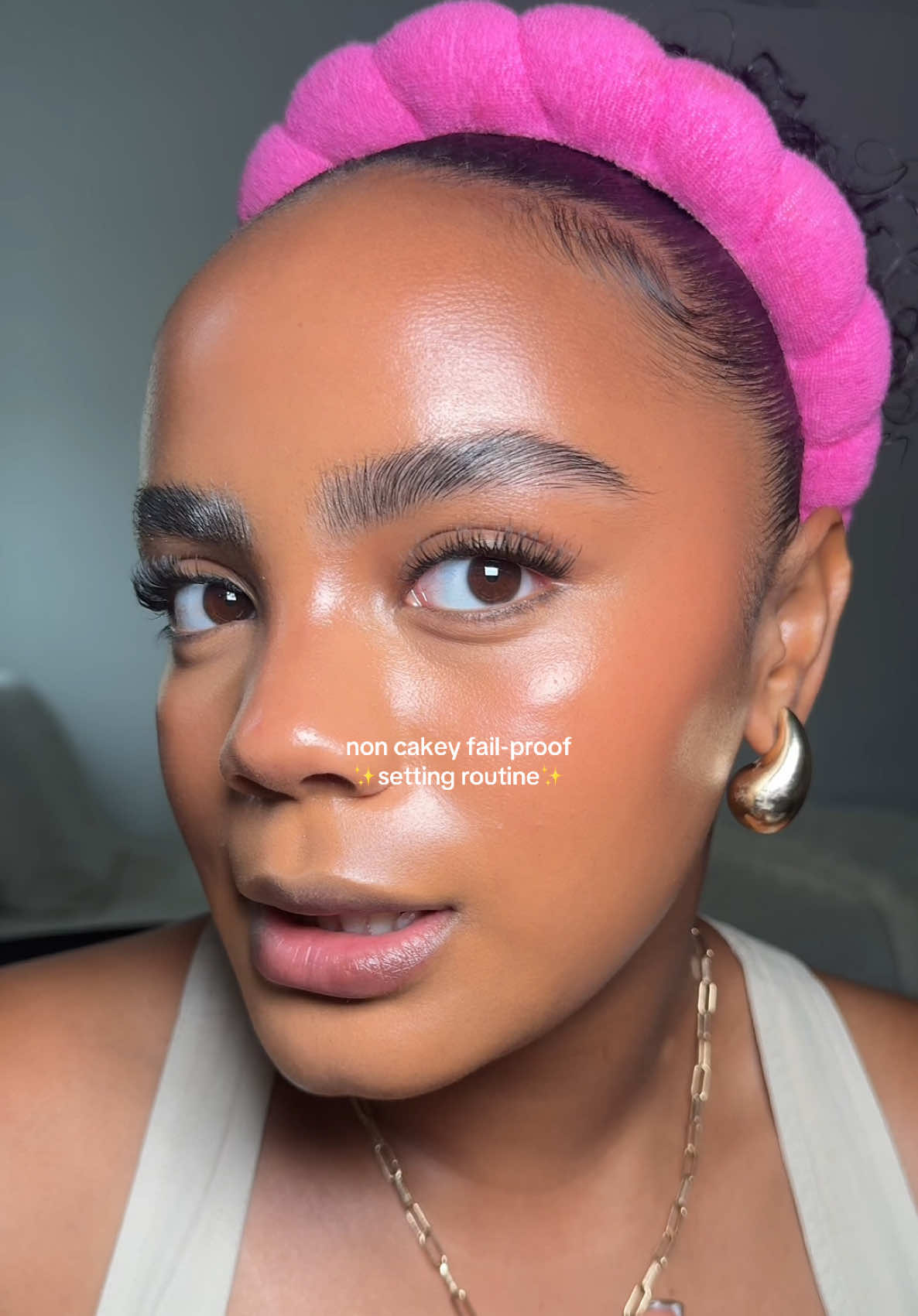 My go to routine for a non cakey natural finish makeup. Don’t be scared of powder! Use a good melting setting spray and go in with a pressed powder to spot set if you want it more matte. @Laura Mercier translucent setting powder - @Charlotte Tilbury pressed powder in shade 2 - @Milani Cosmetics make it last original !!!! YOU NEED THIS @milkmakeup hydro grip & set setting spray- @maccosmetics fix + long lasting spray #settingpowder #loosesettingpowder #lauramercier #milanimakeitlastsettingspray #noncakeymakeup 