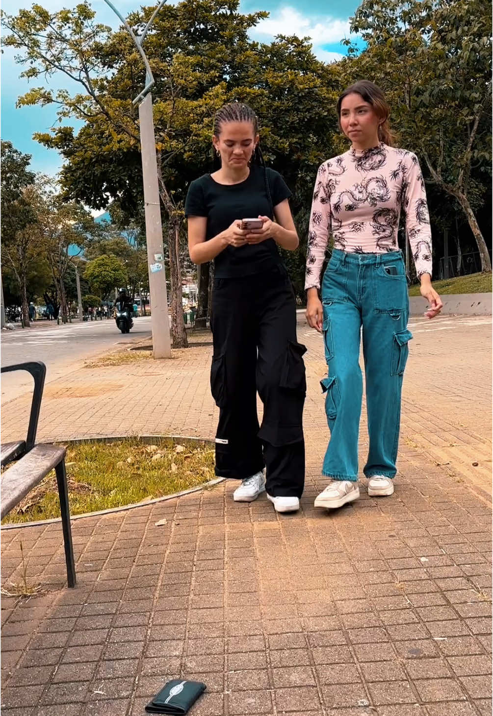 La cartera. #ShortDrama #DramaSeries #PlotTwist #MiniSeries #ViralShorts #ShortStory #HistoriasQueImpactan #NovelasCortas #FinalInesperado #DramasReales 