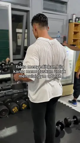 kapan punya badan kayak  Ronnie Coleman😓 #fyp #workout #gym #gymmotivation #fypage #motivation #fitnessmotovation #gymaddict #gymquote #gymrat #Fitness #motivasipria #bahankonten #sadkonten #fitnessmalang #creatormalang #slepperbuild #muscle #2025 #model #fitnessinfluencer #personaltrainner