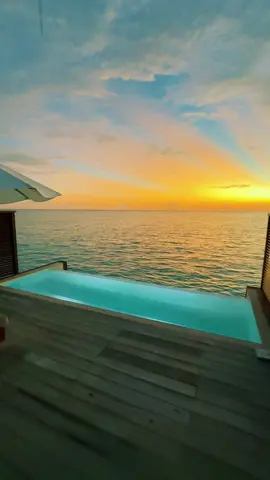Who has to bring you here? 🇲🇻 #travel #traveltiktok #maldives #sunrise #island #ocean #sunset #beautifuldestinations 
