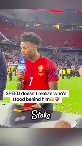 SPEED doesn’t realize who’s stood behind him😳❤️‍🩹 #Fyp #viral #germany #fifa #speed #ishowspeed #uefa #champions #football #Soccer #ucl #uclfinal #psg #intermilan #championsleague #uefachampionsleague #bayern #bayernmunich 