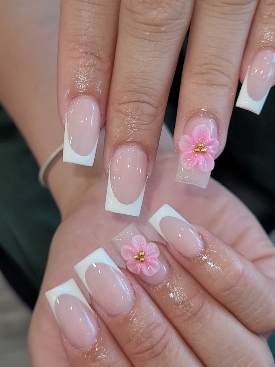 Dm nous pour les prix. #posedongles #fauxongles #gelxnails #acrylicnails #onglespink #onglespinkspa #onglesspapink #montrealongle #montrealnails #montrealongles #onglesmontreal #3djellynails #3djellyflowernails #3dflowernails #frenchmanicure #frenchnails #nailssalonnearme #onglesstleonard #nailssalonstleonard 