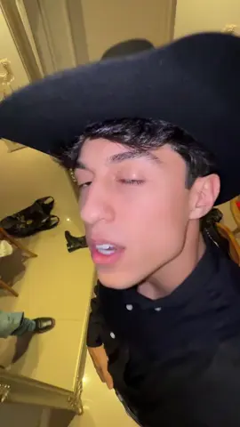 coisa ta diferente @PAINTHORSE/LOJACOUNTRY/COWBOY @LP 🎙 @julia pimentel 