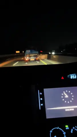 Paling nikmat memang di jalan tol saat malam #foryoupage #innova #innovareborn 