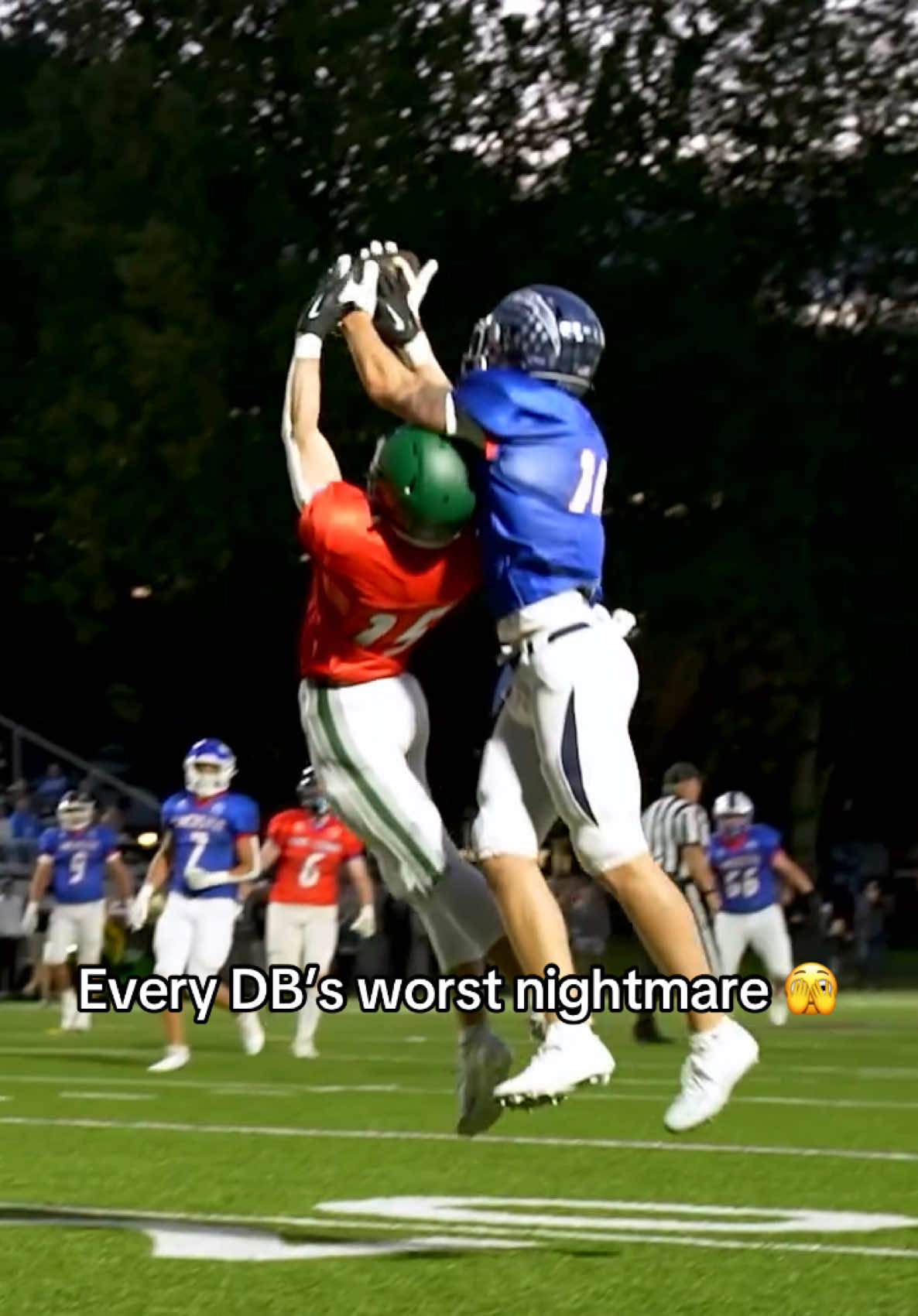 ON HIS MF HEADDDDD 🙆‍♂️ (via bnbmediateam/ig) #football #headtap #mossed #d1 #highschool 