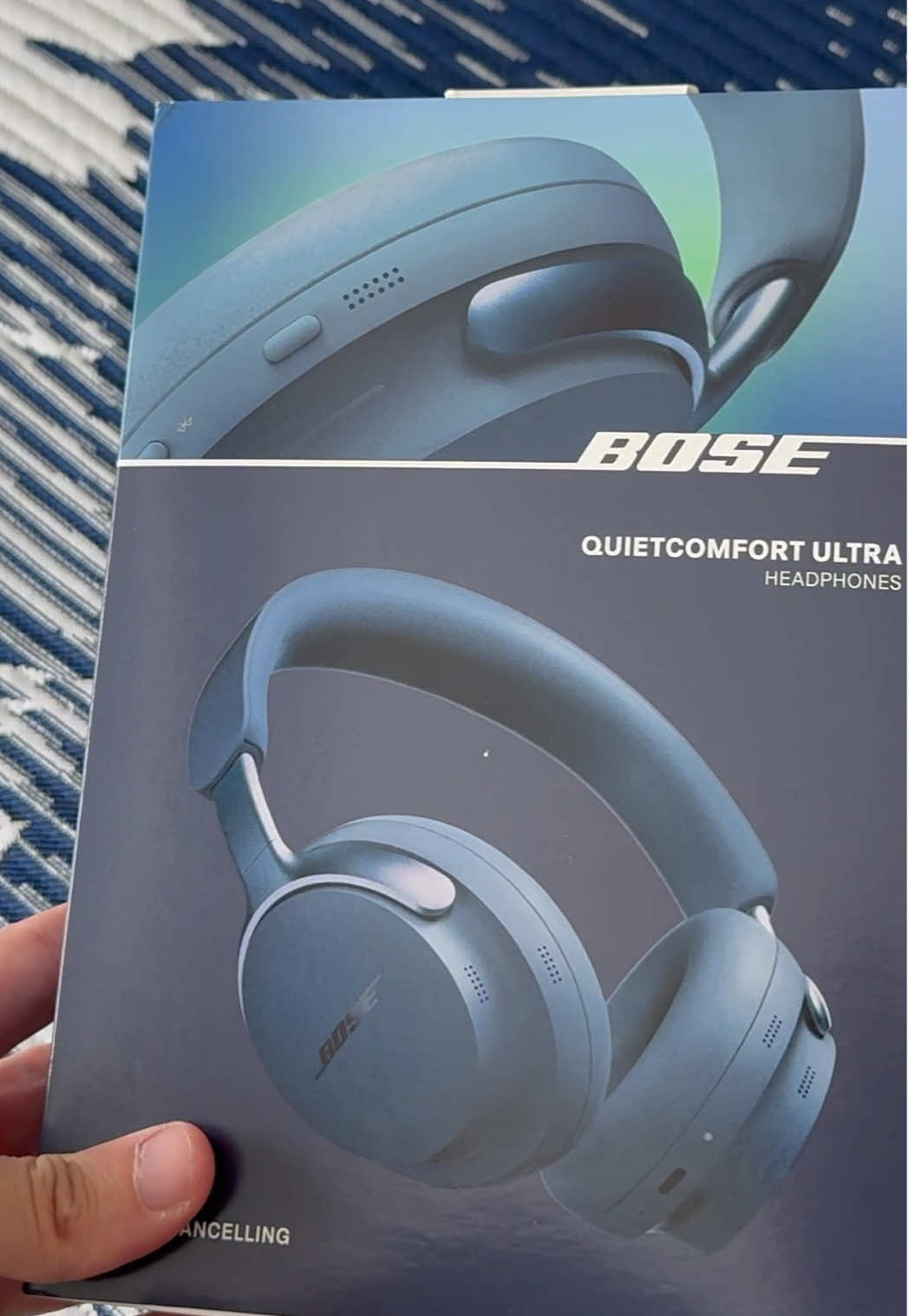 The Lunar Blue colorway of the Bose QuietComfort Ultra headphones is TOO NICE 🥶 #unboxing #bose #headphones 